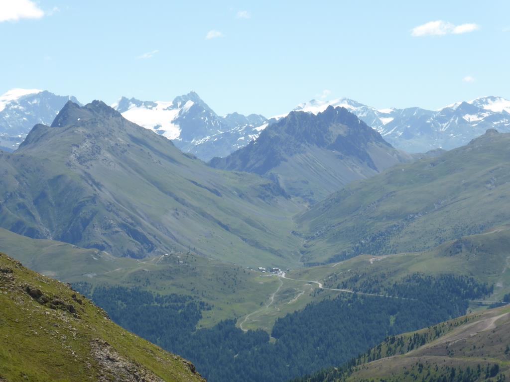 #4 Tour des Grisons J6 : Vue sur le Val Trela descendu la veille Tour des Grisons J6 : Vue sur le Val Trela descendu la veille