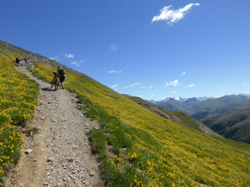 #5 Tour des Grisons J6 : Court poussage au dessus du refuge Tour des Grisons J6 : Court poussage au dessus du refuge