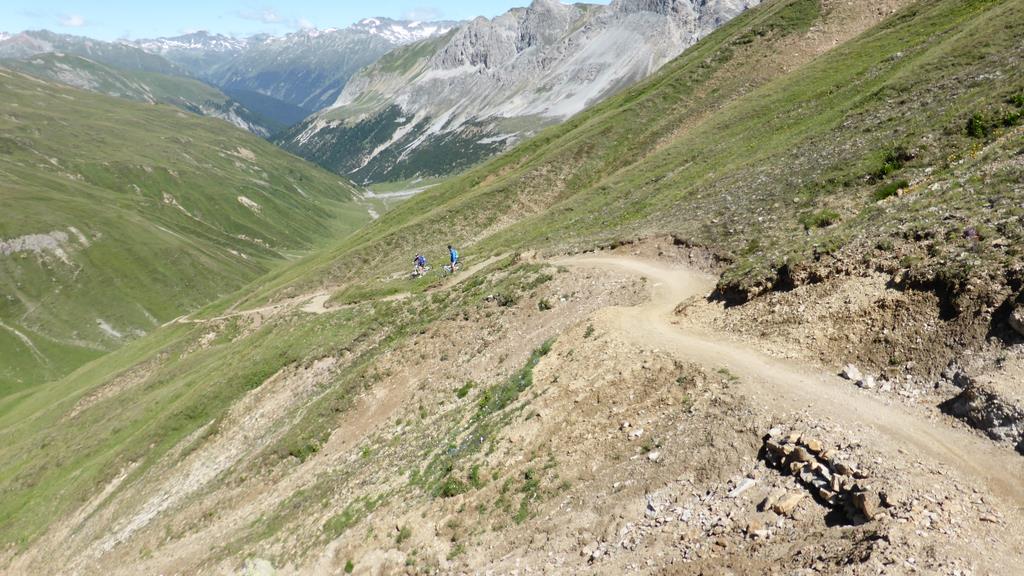 Tour des Grisons J6 : Descente large et facile (T2) de la Chaschauna Pass