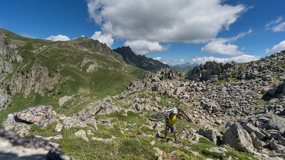 sommet de la Croix du Sécheron : le Mont-Blanc s'invite dans le champ