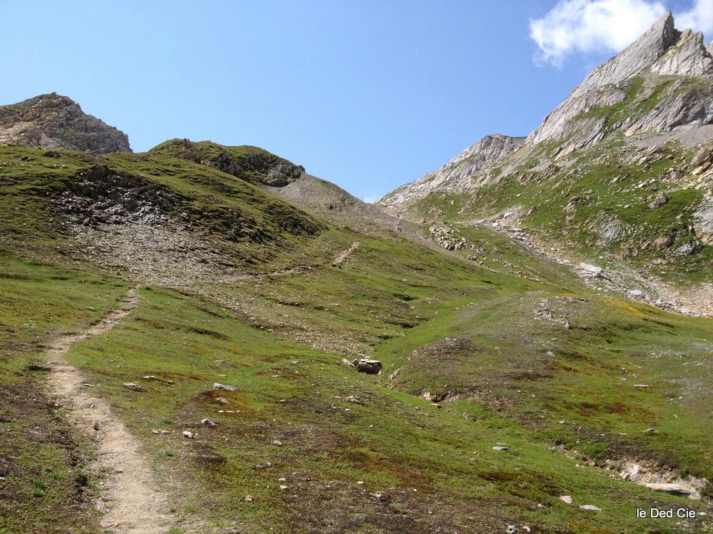 col en vue : remontée au col de Mya pour basculer sur les Chappieux