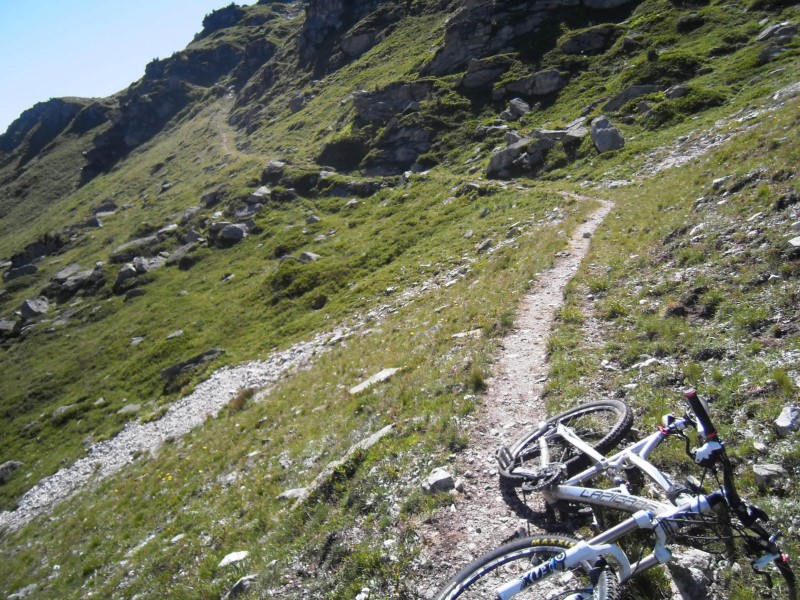 Sous le chalet en Ruine : Enfin sur le bon sentier