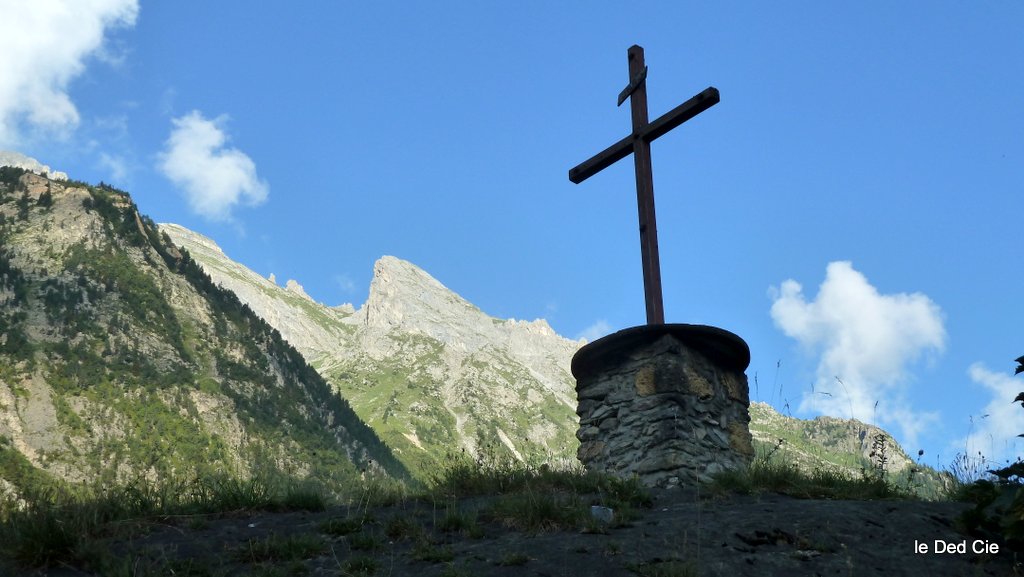 #1 Pralognan : Croix du matin, baton de pélerin :) Pralognan : Croix du matin, baton de pélerin :)