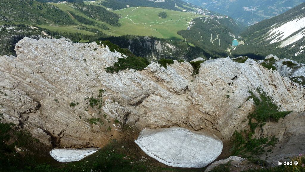 crêtes du Mont Charvet : névés en fond de dolines