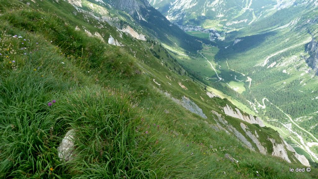 le Grand Béchu : bonne pente pour un sentier lisse mais attention à la chute!