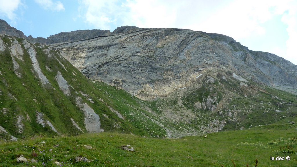 #8 Rocher de Plassa W : Au dessus de la vallée des Avals Rocher de Plassa W : Au dessus de la vallée des Avals