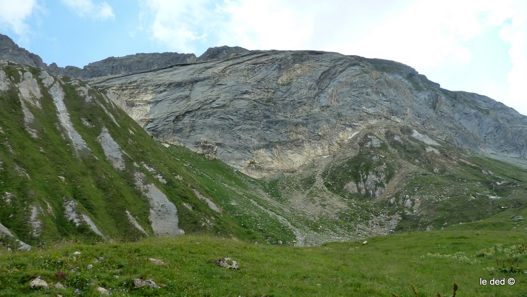 Rocher de Plassa W : Au dessus de la vallée des Avals