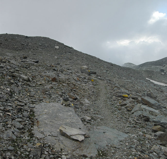 #29 Val Clarea : Le sentier pas si mauvais que cela parcourant les moraines de l Val Clarea : Le sentier pas si mauvais que cela parcourant les moraines de l'ancien glacier.