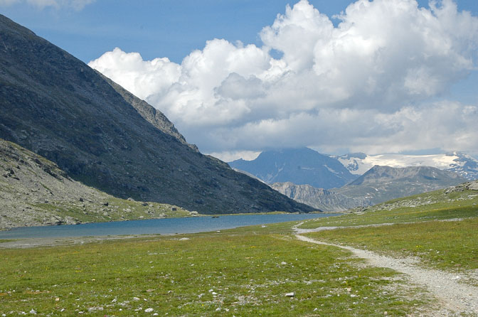 Val Clarea : Lac de Savine et les glaciers de la Vanoise dans le fond