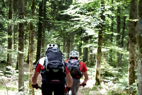 #1 Au taquet : Un bout de bon sentier et voilà les fauves lâchés Au taquet : Un bout de bon sentier et voilà les fauves lâchés