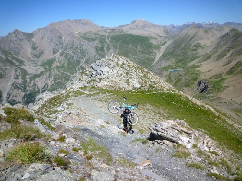 #1 Arrivée au sommet : Lac Brun, Col de Reyssas, le Mourre Froid, Pointe de Serre. Massif des Ecrins au fond. Arrivée au sommet : Lac Brun, Col de Reyssas, le Mourre Froid, Pointe de Serre. Massif des Ecrins au fond.
