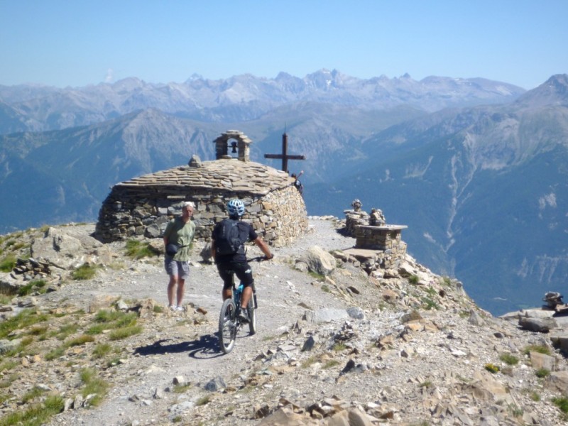 Sur la crête : arrivée à la chapelle