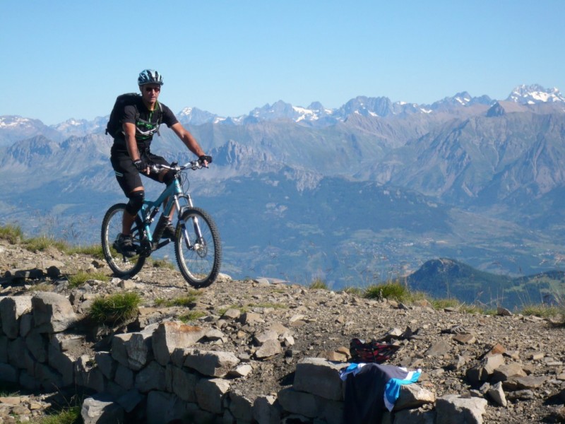 Dormillouse : avec le massif des Ecrins derrière