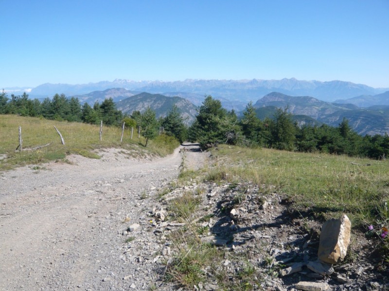 Crête des Mélèzes : arrivée de la raide piste