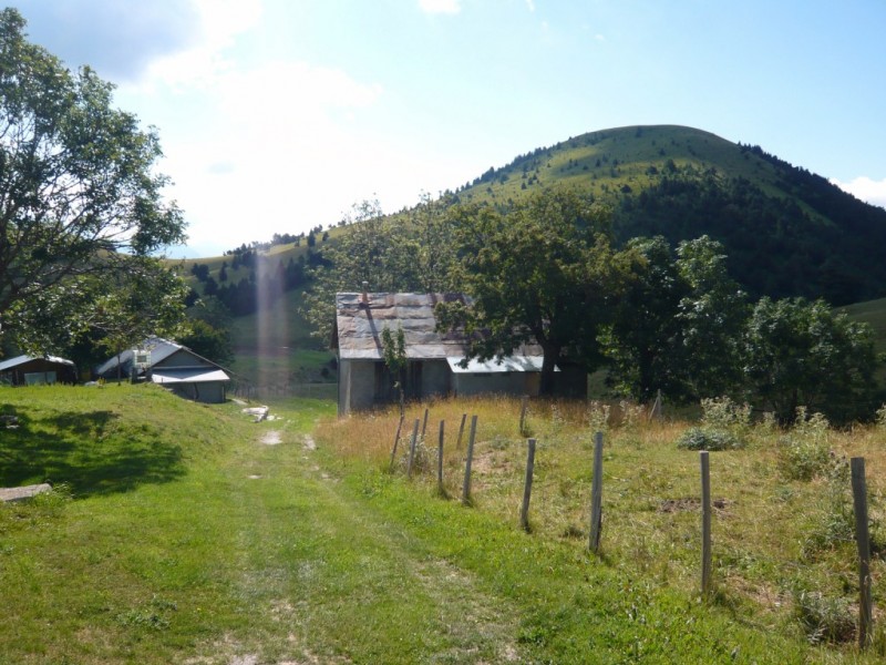 #6 Lauzerot : magnifique lieu de villégiature pour (sympathiques) bobos Lauzerot : magnifique lieu de villégiature pour (sympathiques) bobos