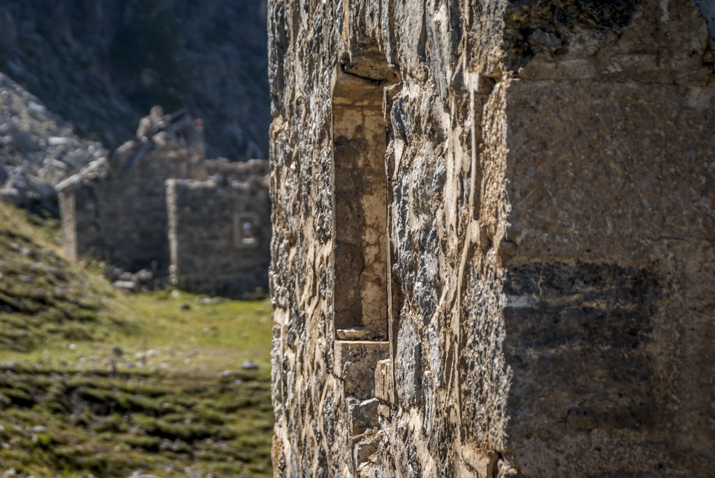 #2 Poste frontière des Acles : est ses baraquements en ruine Poste frontière des Acles : est ses baraquements en ruine