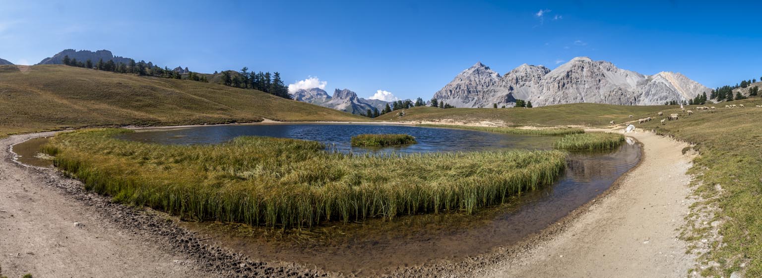 #11 Lac Chavillon : bien paisible, et les 3 Rois Mages, au fond Lac Chavillon : bien paisible, et les 3 Rois Mages, au fond