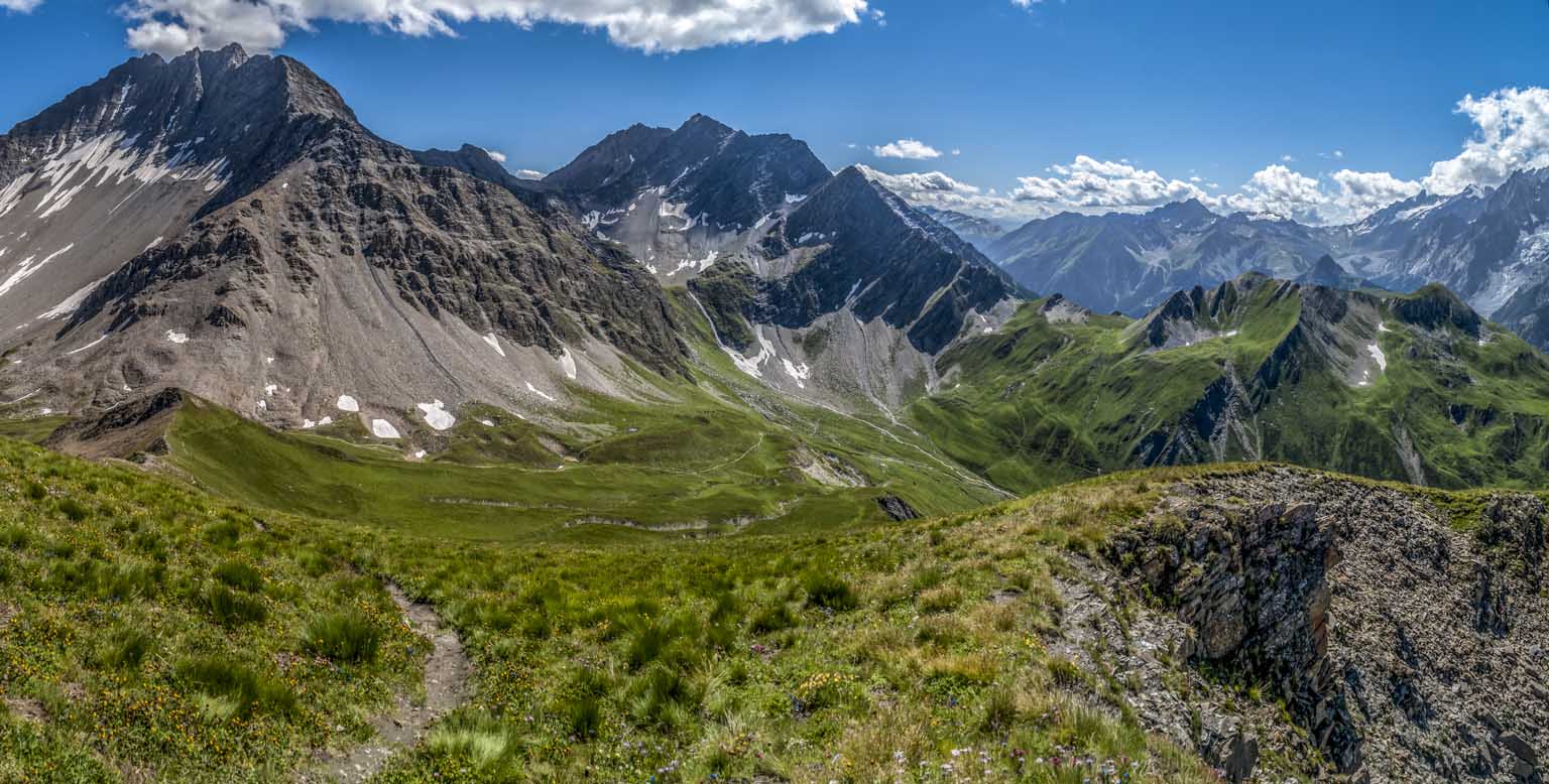 Haut Vallon d'Arminaz : de gauche à droite: Grande Rochère, Guglia di Chambave, Col Sapin, et Tête de la Tronche, notre prochaine étape