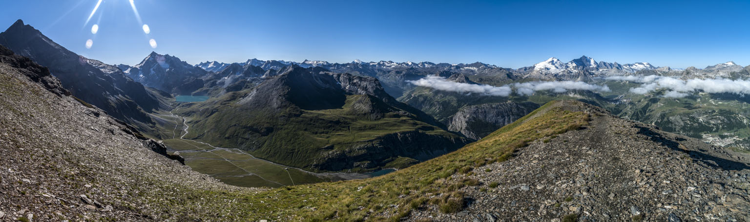 Vers 2950 : vue sur le Vallon de la Sassière, déja bien petit en contrebas...