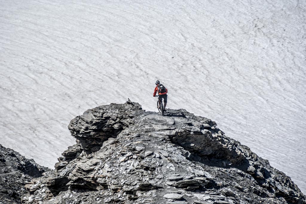 Geux : va pas tomber dans une crevasse, hein?