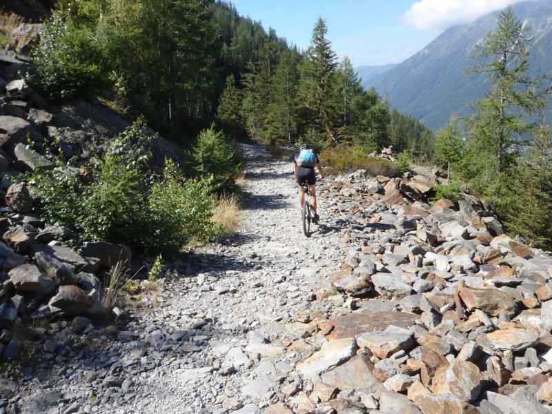 #9 Rochers des Mottets. : Voila nous allons pouvoir remonter sur le VTT. Rochers des Mottets. : Voila nous allons pouvoir remonter sur le VTT.