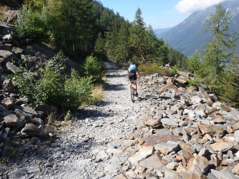 Rochers des Mottets. : Voila nous allons pouvoir remonter sur le VTT.