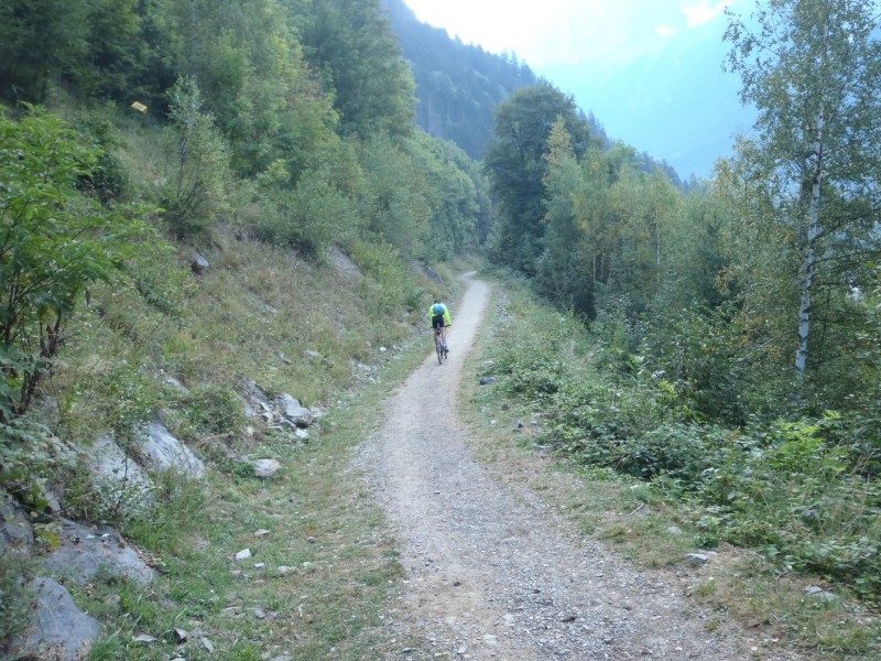 Promenade de L'Arve. : Sentier vallonné jusqu'au lac des Gaillands.