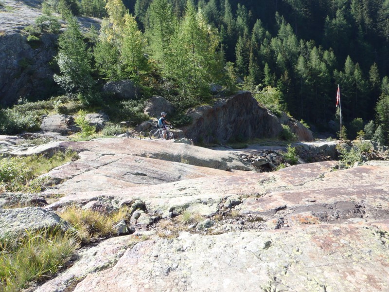 Rochers des Mottets. : Le rocher renferme du fer, ce qui donne des couleurs oxydations très surprenantes.