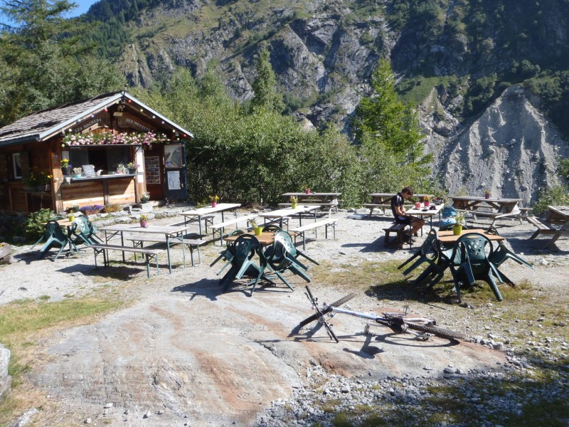 #7 Rochers des Mottets. : Buvette où nous avons cassé la croûte, avec une bonne ambiance. Rochers des Mottets. : Buvette où nous avons cassé la croûte, avec une bonne ambiance.