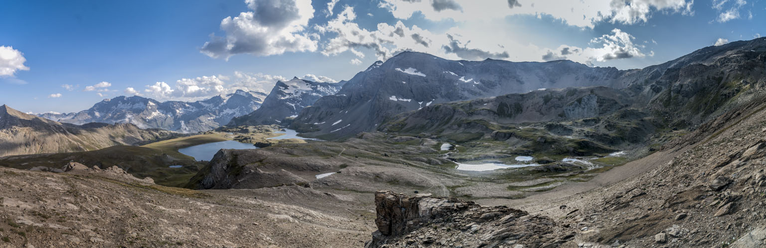 Vue d'ensemble du plateau : avec au centre la Pointe Grande Vaudala