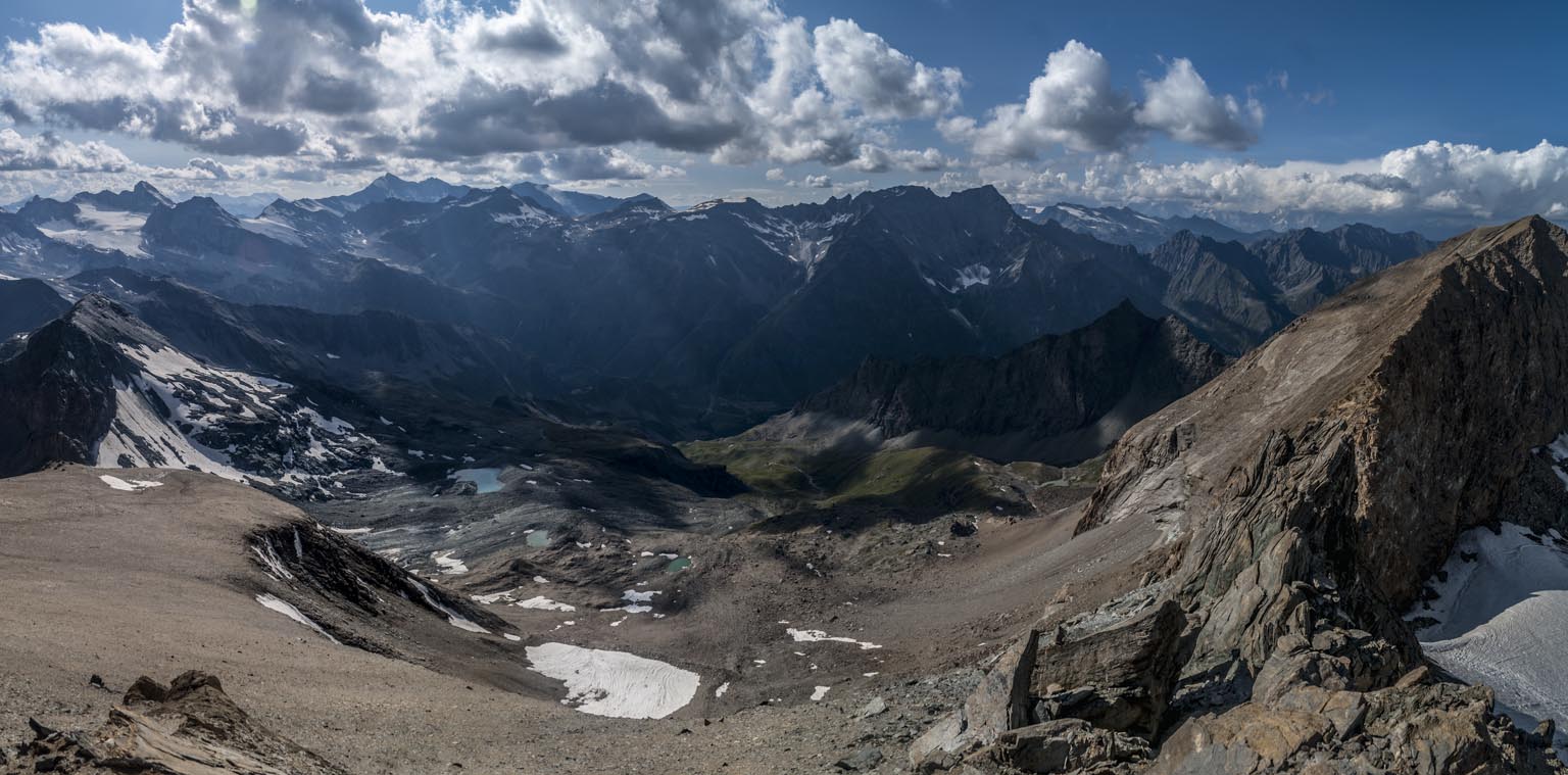 Mont Taou Blanc : vue sur le Val de Rhêmes (noter au fond, la Sassière!)