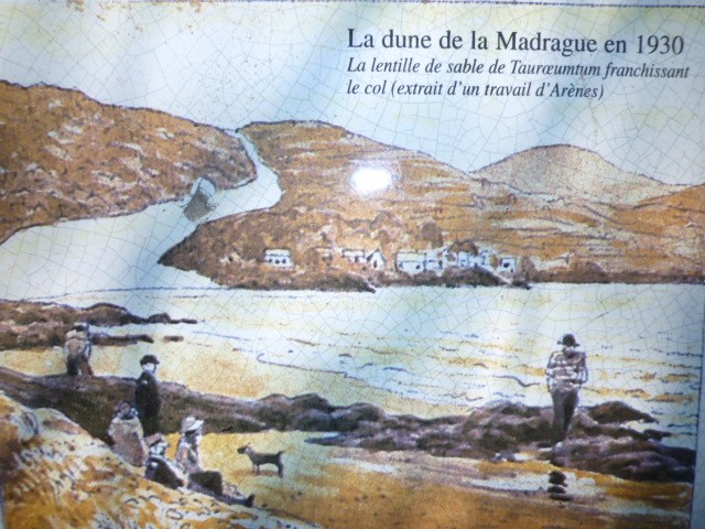 #9 Table pédagogique : la coulée de sable sur l Table pédagogique : la coulée de sable sur l'autre versant (S) est protégée