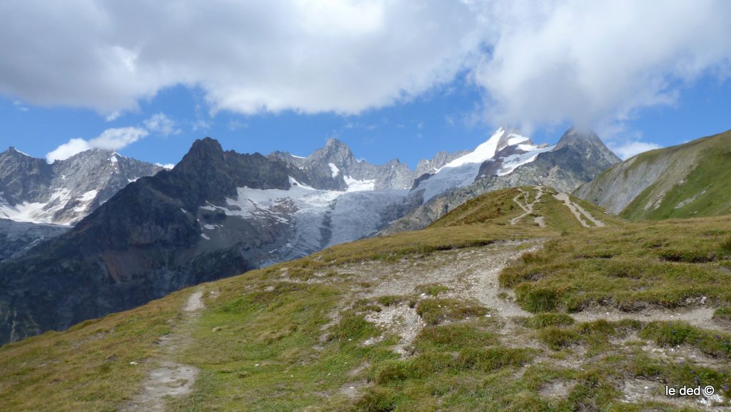 #17 Grand col Ferret : Aiguille de Triolet, Mont Dolent & Mont Grapillon Grand col Ferret : Aiguille de Triolet, Mont Dolent & Mont Grapillon
