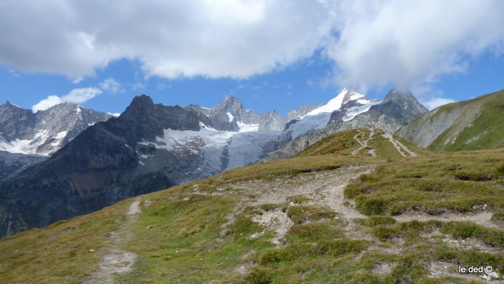 Grand col Ferret : Aiguille de Triolet, Mont Dolent & Mont Grapillon