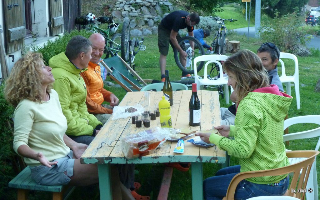 #66 Apéro : Chriss est venue récupérer Gilles.
Obligé de continuer sans lui! Bouhhhhh :( Apéro : Chriss est venue récupérer Gilles.
Obligé de continuer sans lui! Bouhhhhh :(