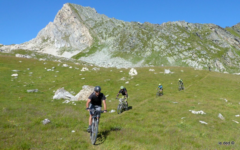 #98 Groupetto : Sentier ludique et esthètique de haut en bas Groupetto : Sentier ludique et esthètique de haut en bas