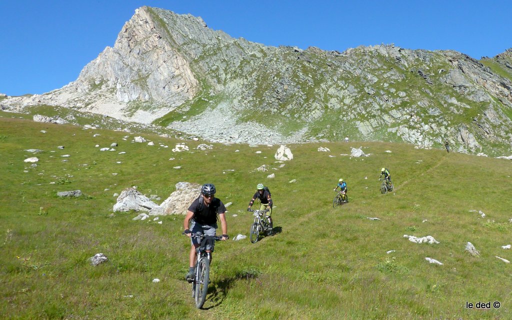 Groupetto : Sentier ludique et esthètique de haut en bas