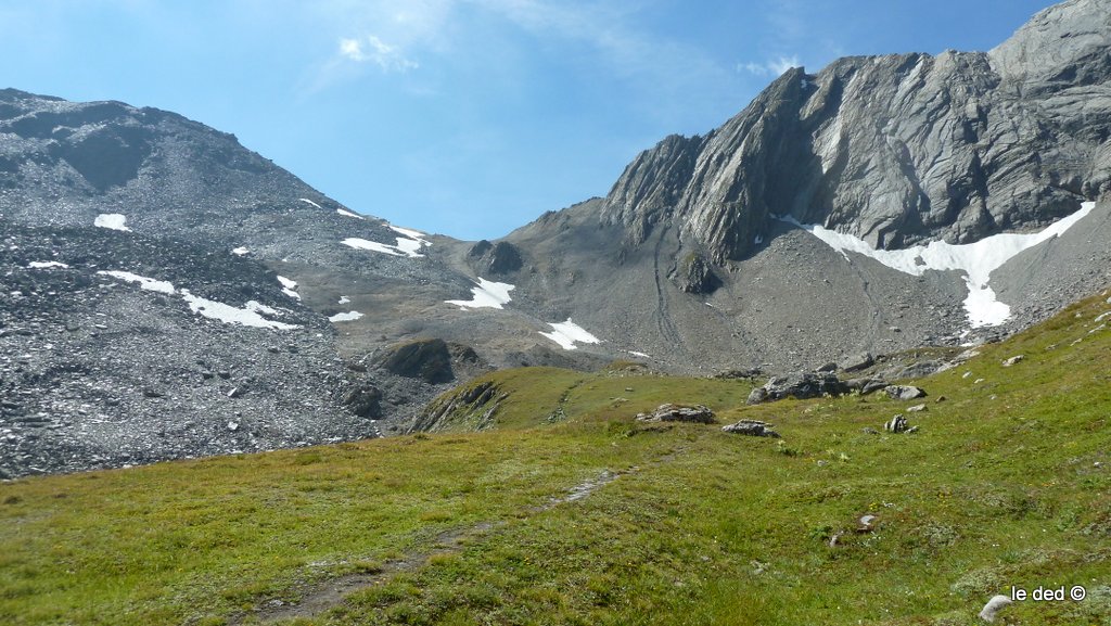 Col du Névé de la Rousse : Le sentier roulant serpente en rive droite