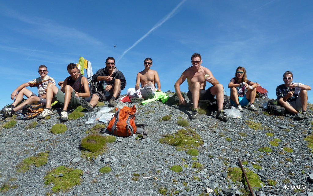 Col du Névé de la Rousse : Salle à manger et jeteurs de cailloux