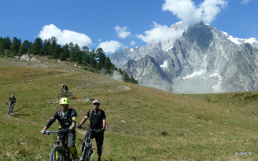 Col Checrouit : Un dernier regard avant la descente finale sur Courmayeur...