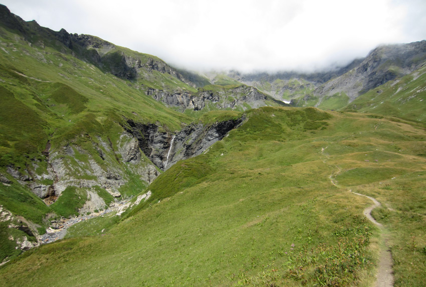 #13 Cascade-torrent de la Diosaz : Et sentier pas mal quand il ne secoue pas trop ! Cascade-torrent de la Diosaz : Et sentier pas mal quand il ne secoue pas trop !