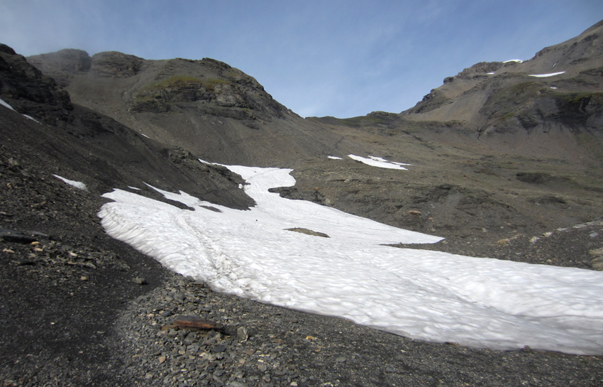 #7 ENcore un peu de neige : Après le col de Salenton, traversée de névés ENcore un peu de neige : Après le col de Salenton, traversée de névés