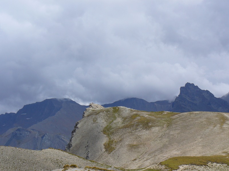 Sentier Montée : Tête de Girardin en vue