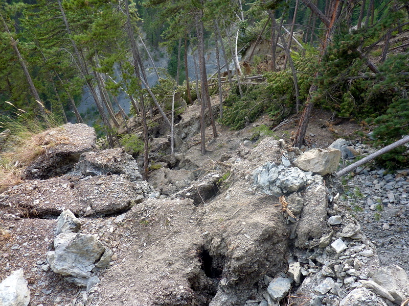 Costebelle : Le glissement de terrain sur le sentier de liaison.