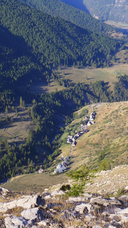 Fouillouse : vue depuis le sentier au-dessus de la borne 2 056 m.