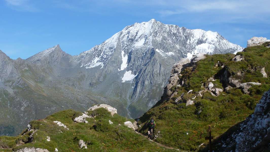 Haute Montagne : derriere, c'est pres de 1100m plus haut...