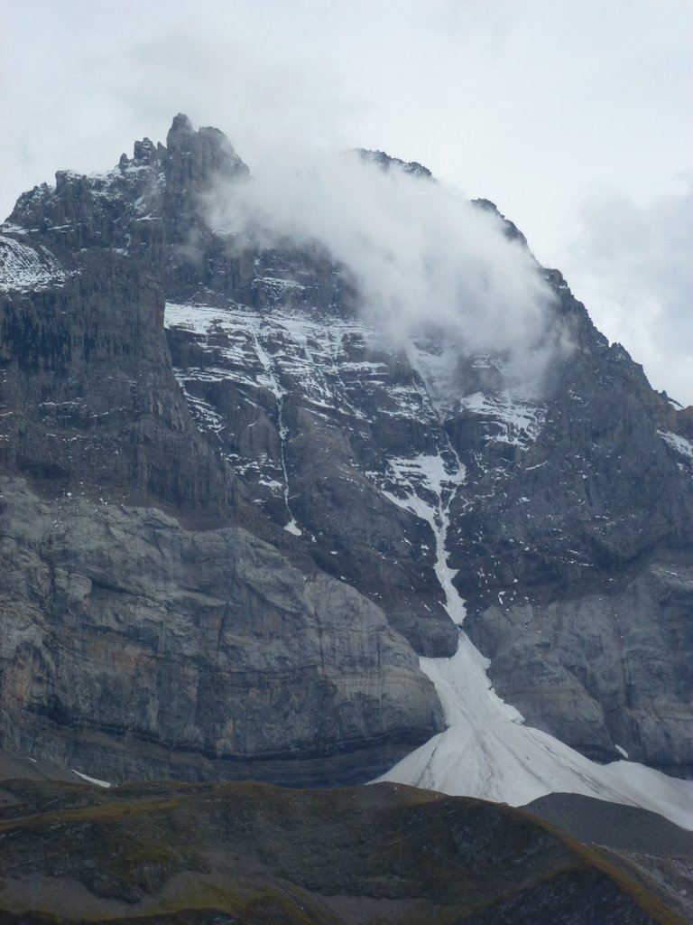 #2 Couloir des Doigts : Pour les amateurs de ski en septembre Couloir des Doigts : Pour les amateurs de ski en septembre