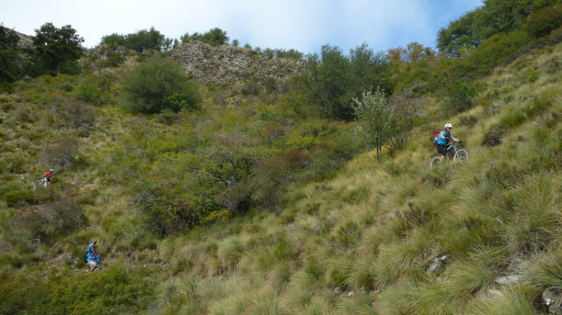 Tour des monges en BUL : J1 : 1ère descente versant sud de la Grande Aiguille... Pas vraiment roulant dans le haut...