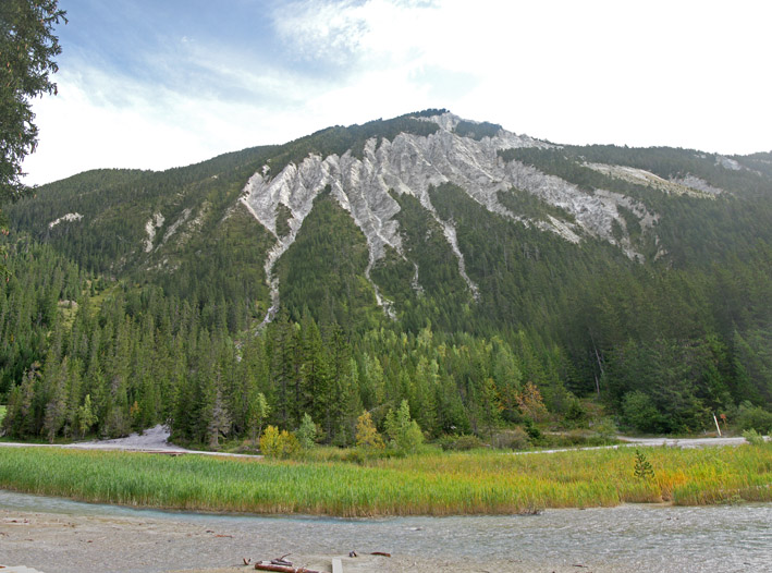 dent du Villard : Vue générale de la Dent du Villard depuis le lac de la Rosière