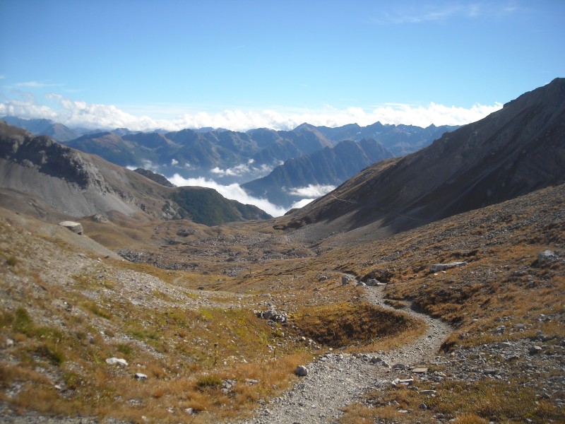 Passo Rocca Brancia : enfin ,le vallon d'Oserot ,longue descente qui va se terminer dans la nebbia
